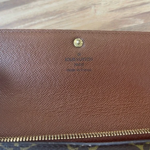 Authentic Louis Vuitton Monogram  Sarah Wallet on Chain - Picture 10 of 12